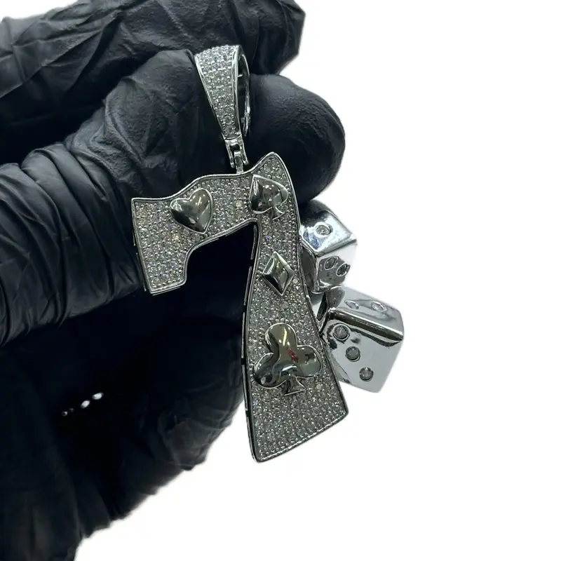 LUCKY SEVEN Pendant - Elegant Design with Decorative Elements, Perfect for Any Occasion, High-Quality Craftsmanship
