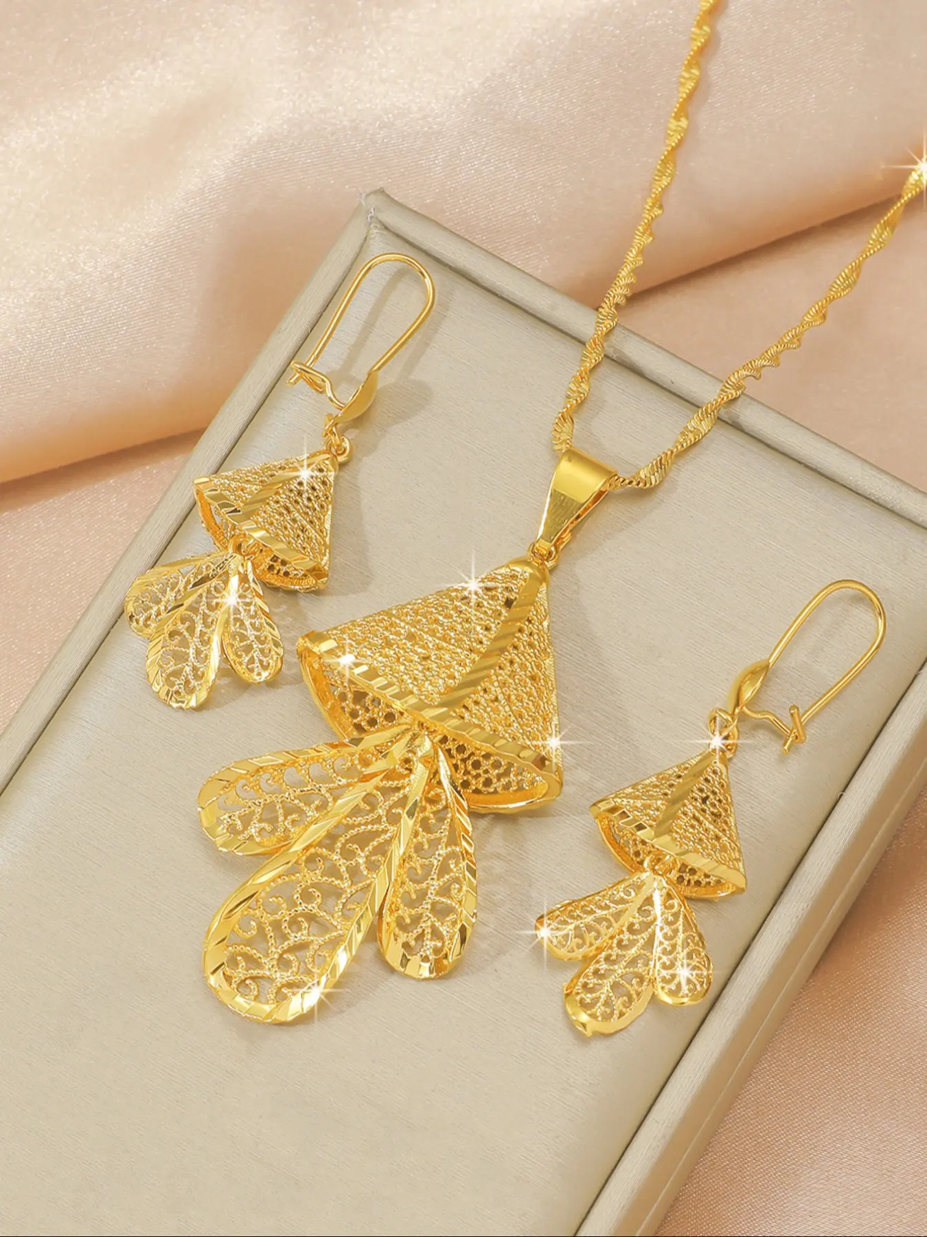 Women's Ginkgo Leaf Pendant Necklace+Earring Set, Necklaces Earrings Set, Matching Jewelry Set, Fashionable Jewelry Set, Ginkgo Leaf Pattern, Copper Plated Jewelry Gift, Daily Accessories and Party Style, Valentine's Day Gift, Ramadan Gift