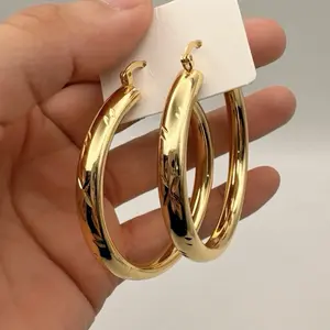 Par de arracadas de Oro laminado de alta calidad.