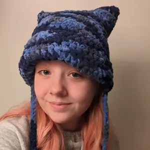 blue/black crochet yarn cat ear beanie