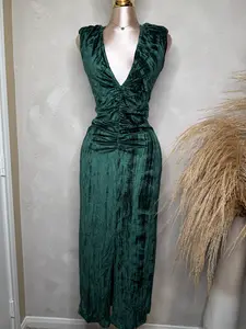 Luxe Velvet Dress Emerald Green V-Neck Sleeveless Elegant Party Gown for Women