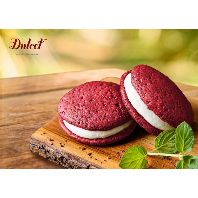 Mini Bundt and Whoopie Pie Signature Gift Box