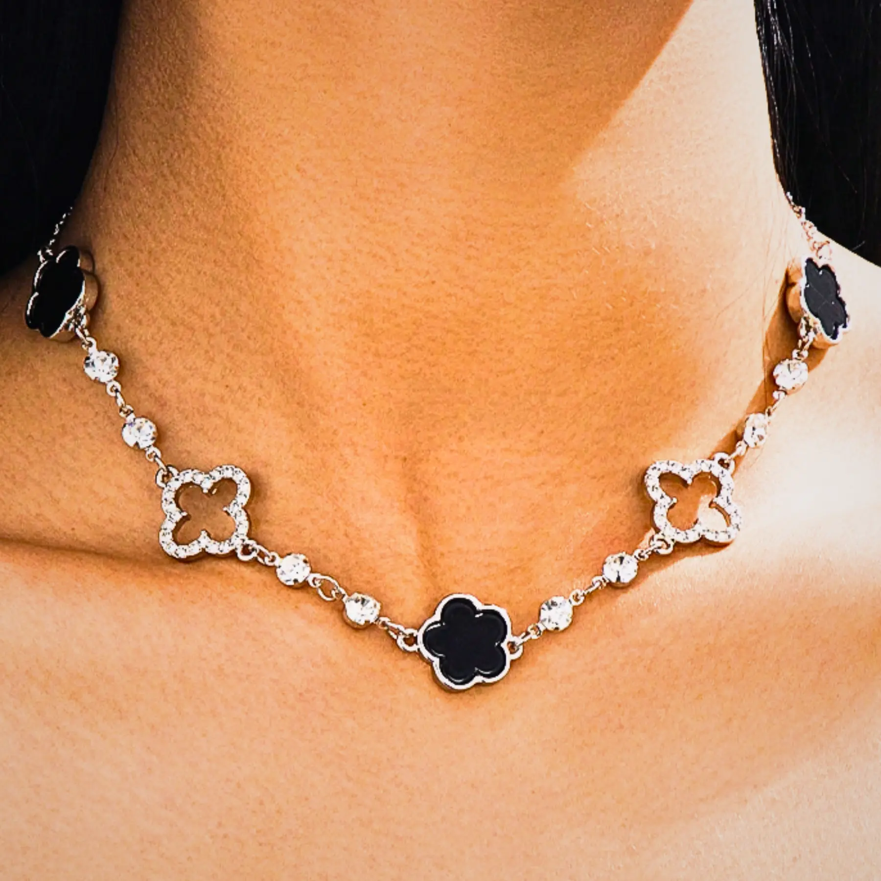 Romantic Clover Pendant Necklace For Women, Silver Four-Leaf And Black Five-Leaf Charm Jewelry, Luxury Fashion Accessory Gift