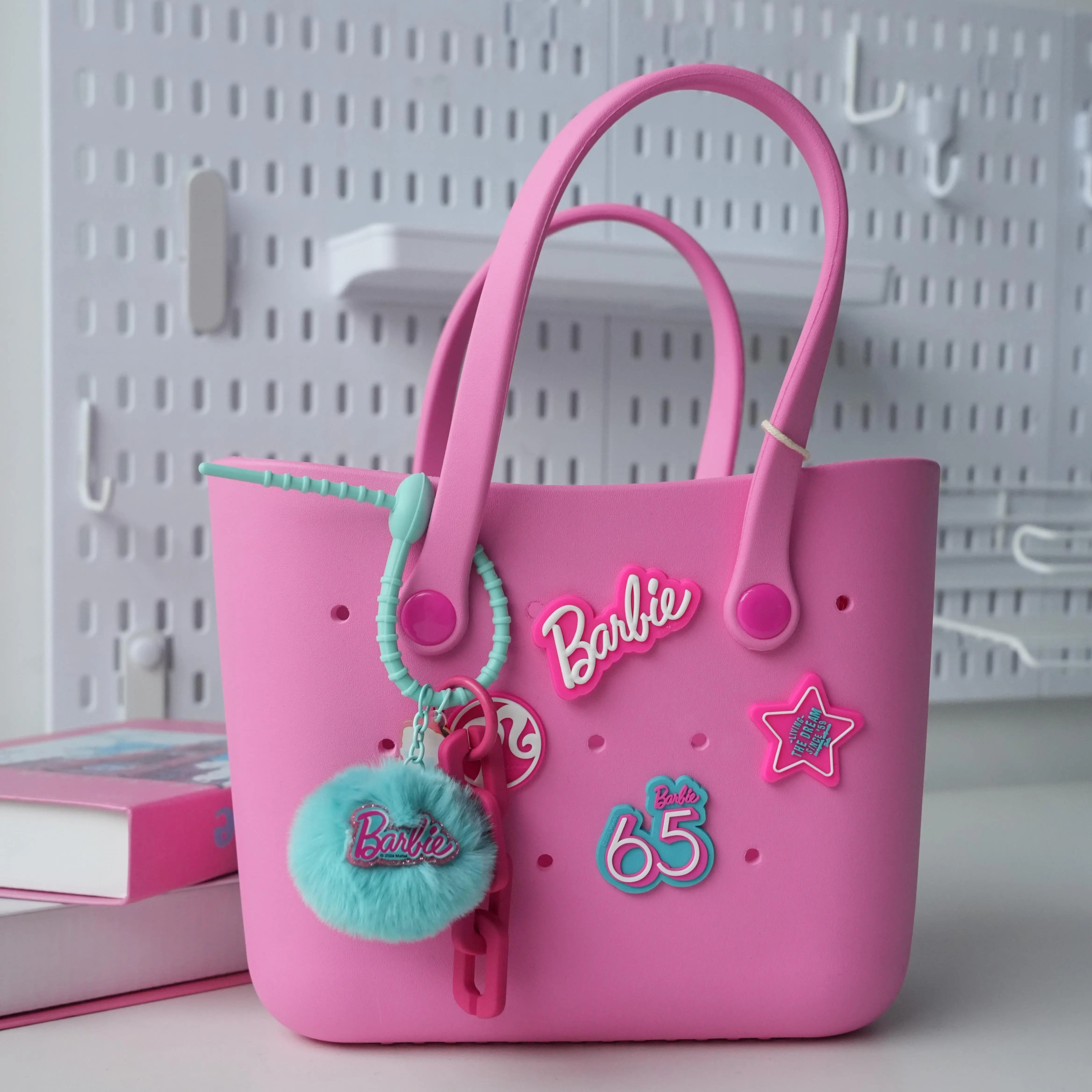 pink bag+blue charm