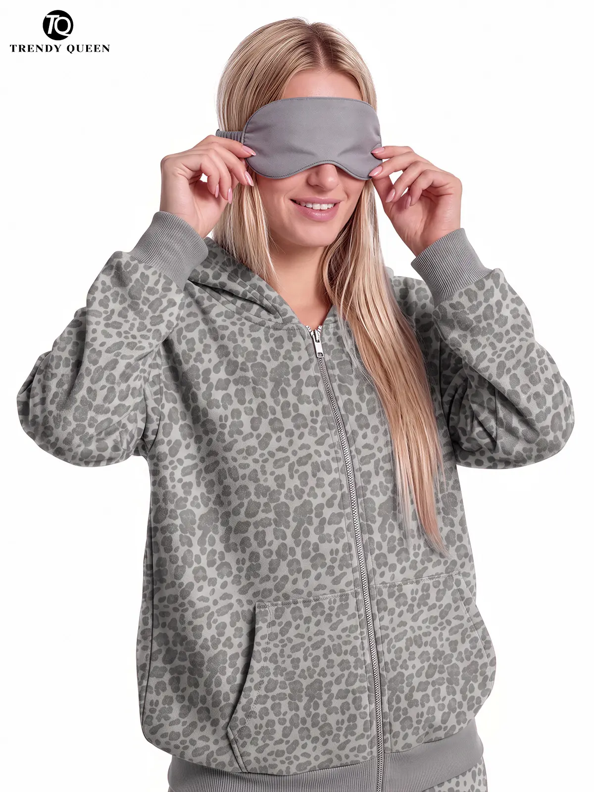 TrendyQueen| Women's Travel Essentials Zip Up Hoodie | Soft Oversized Sweatshirt Zip Up Hoodie For Women With 3 Snack Pockets