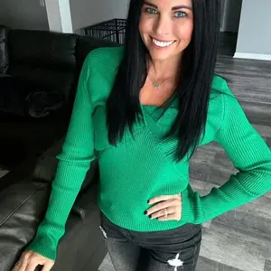 Kelly Green Ribbed Sweater - Knitwear for Women, Long Sleeves, Casual Style, Ideal for Layering - Womenswear