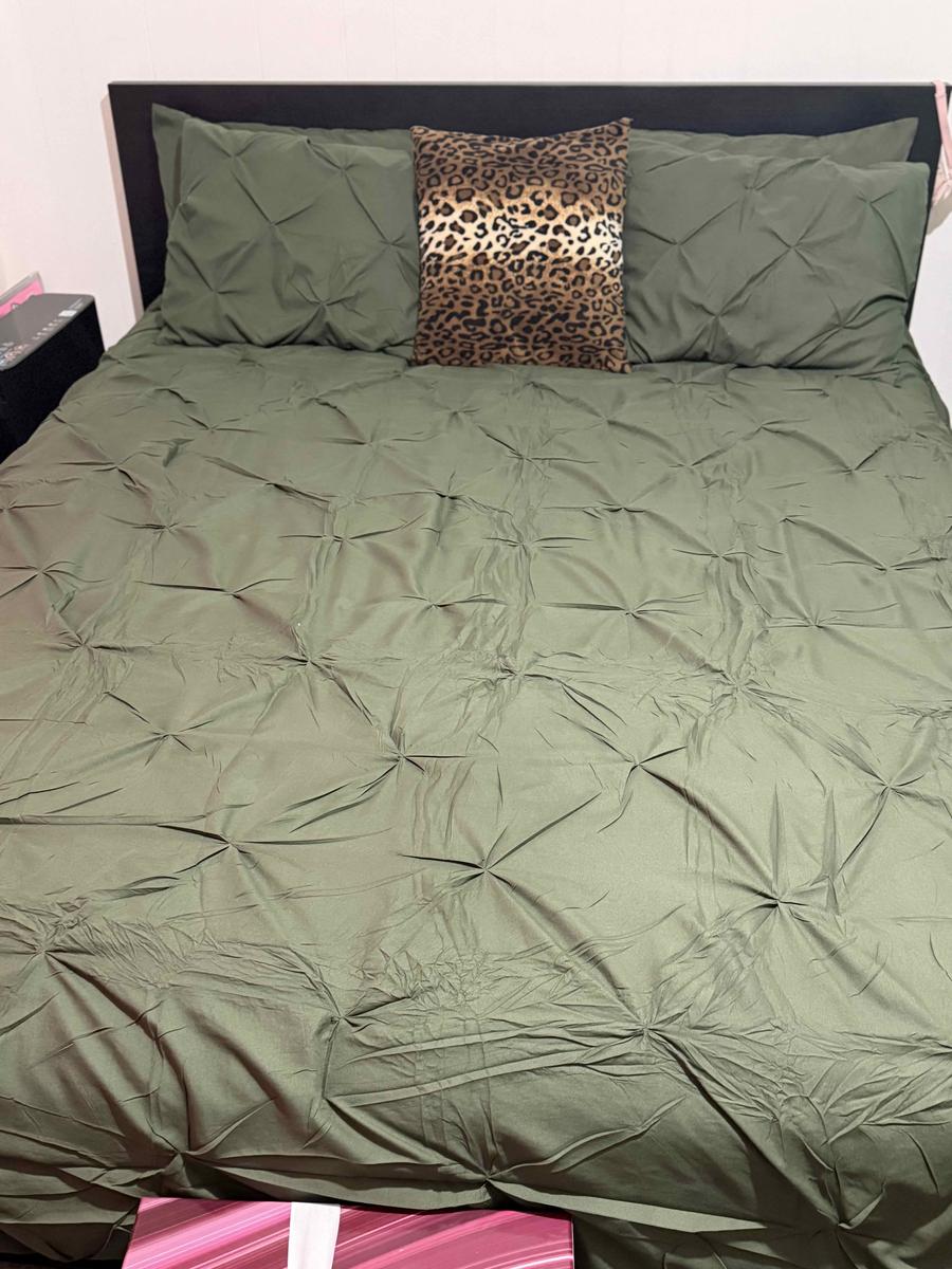 Item: Bronze Green, Queen