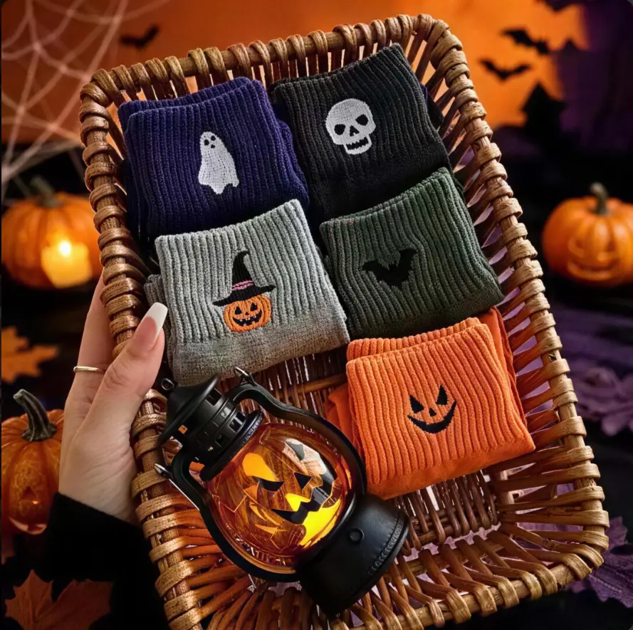 Viral Cute Halloween Socks for Women, 5 Pairs Cozy Novelty Crew Socks Set, Funny Pumpkin Ghost Cartoon Mid-Calf Knit Socks, Pumpkin Ghost Print Mid-Calf Socks, Fall Loungewear Staple, Cute Outfit Accessory & Halloween Party Favor