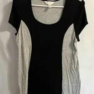 Three Seasons Maternity Black and Gray Shirt Sleeve Top, size M