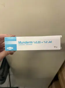 Munderm Acne Gel with Isotretinoin & Erythromycin - Professional Strength Treatment for Clear Skin - 30g