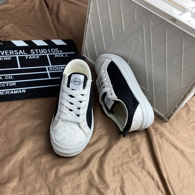 2026 minimalist black and white contrasting low top shoes for men, trendy jacquard casual board shoes in sizes 36-48, trendy men's same style skateboard shoes, thick sole breathable couple's versatile commuting sports shoes