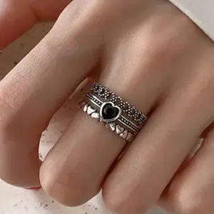 Women's Heart-Shaped Hollow Ring – Retro Old-Fashioned Niche Style Jewelry for Daily Wear, Party, Anniversary, Gift for Her