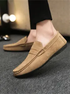 Men's breathable suede loafers for summer 2026, soft leather non-slip driving shoes, British-style slip-on flat leather shoes, interpreting the urban sophisticated style