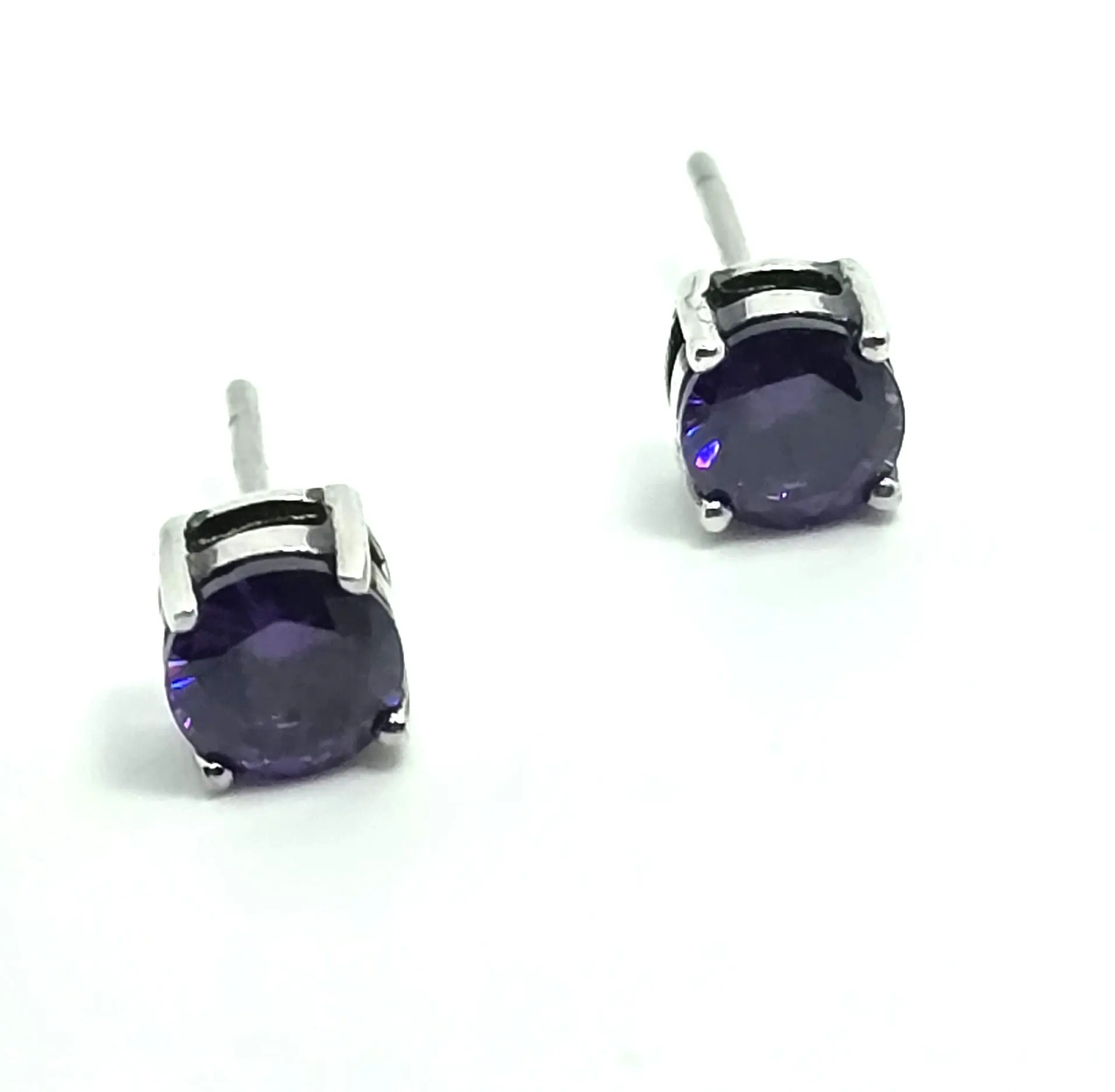 Iolite 5mm round faceted prong set retro vintage sterling silver stud earrings