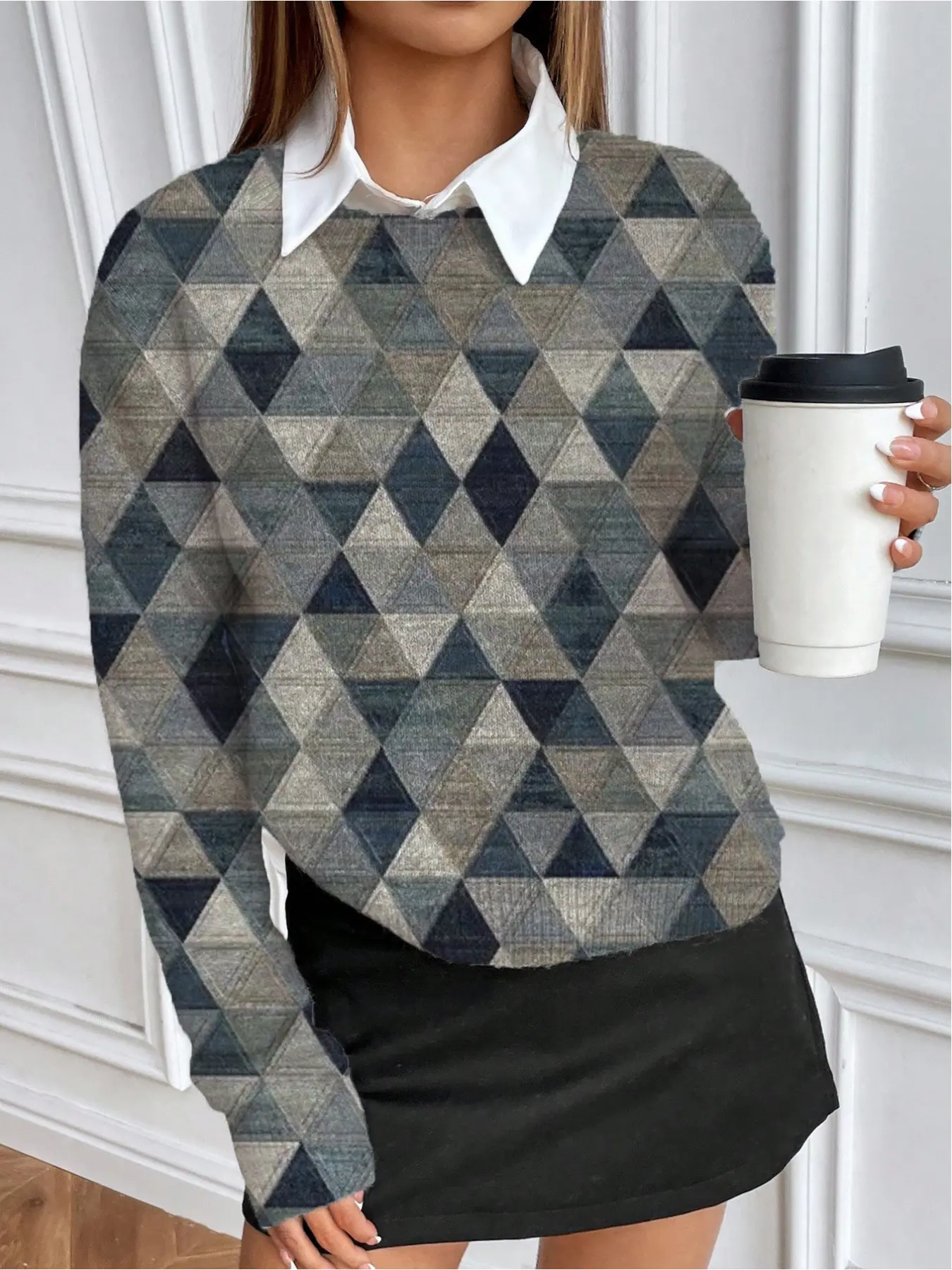 A casual style round-neck polka dot gradient print long-sleeved knitted sweater in contrasting colors. Suitable for wearing in autumn and winter seasons. It is both casual and elegant, and can be worn for commuting, layering or as a standalone piece.