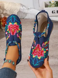 2026 New Ethnic Embroidery Women's Shoes, Soft Sole Anti-Slip Old Beijing Cloth Shoes, Breathable Comfort Floral Embroidered Flats