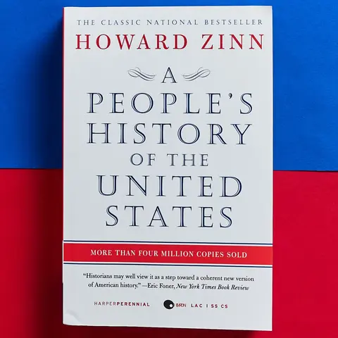 A People's History of the United States by Howard Zinn [Paperback Book] Discover the Untold Stories That Shaped Modern America – A Must-Read Journey Through History!