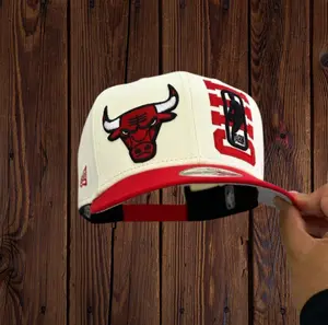 Vintage Red & White Snapback Cap – Adjustable Flat Brim Hat, Lightweight Streetwear for Men & Women