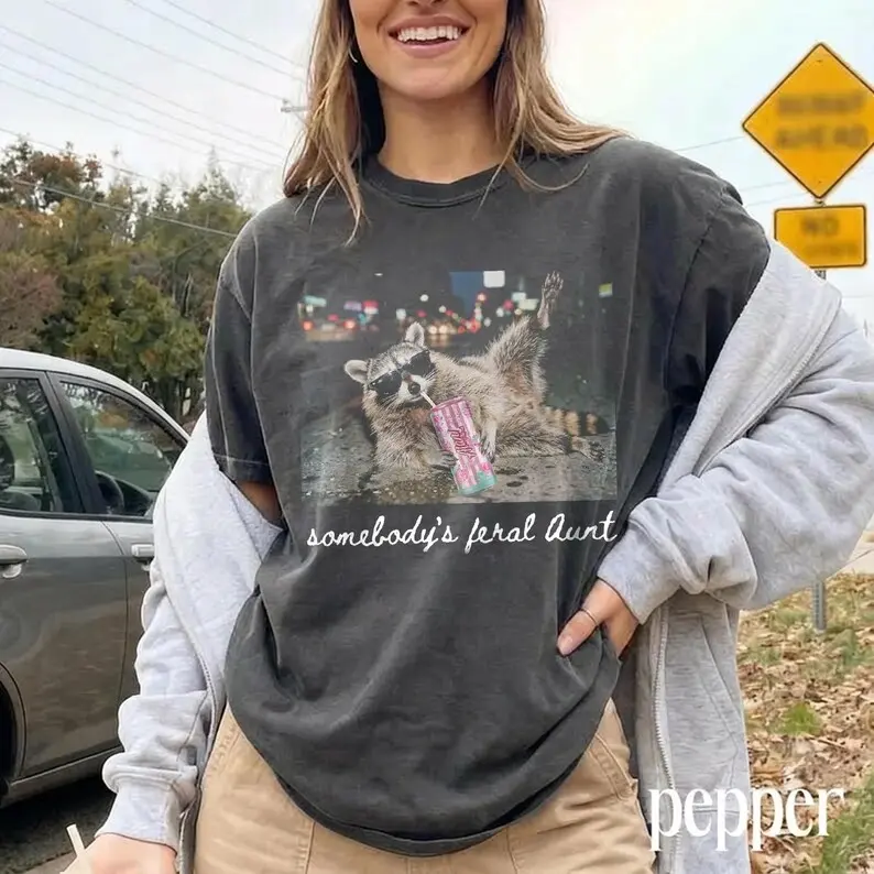 Comfort Colors Somebody's Feral Aunt Shirt - Funny Raccoon Cool Auntie Club Graphic Tee, Sarcastic New Aunt Pregnancy Reveal Meme T-Shirt