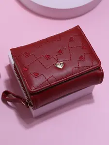 Women's Heart Pattern Short Wallet with Heart Metal Buckle, Stylish Large Capacity Coin and ID Holder, Portable Zipper Card Case Trifold Wallets