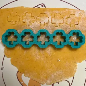 Mini Clover Cookie Cracker Cutter St. Patrick’s Day Shamrock 1 Inch - Hand Made in the USA by Mighty Gadget (5 Clover)
