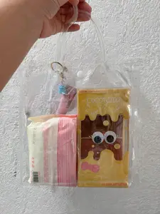 kit de belleza en bolsa trasparente con accesorios