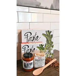 Italian Pasta Server and Four Plate Dinner Set