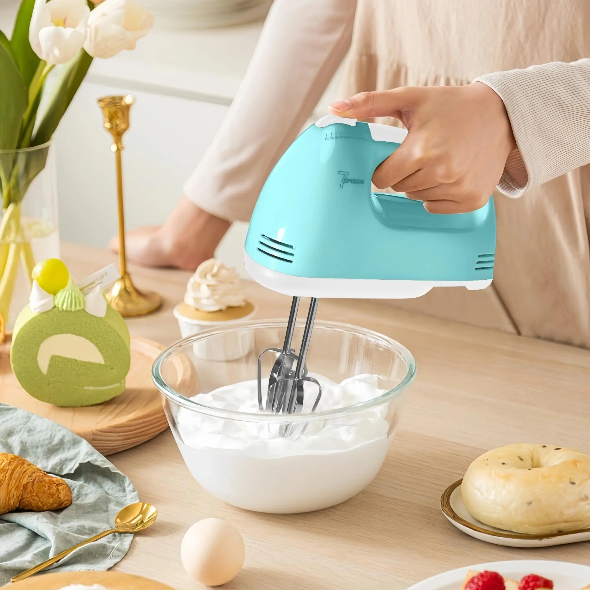 Handheld Electric Mixer, 1 Count Portable Kitchen Electric Mixer with 4 Stainless Steel Attachments, Stuiable for Mixing Butter, Pudding, Jam, Batter,