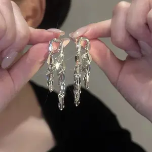 Unique design silver dynamic wheat ear long tassel earrings with S925 silver pins, light luxury and stylish earrings