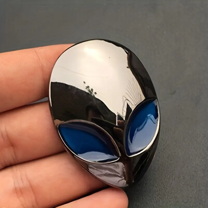 Bright alien head car logo - High-definition 3D design, adding a unique and fashionable appearance to your car or motorcycle - Durable and easy to install Car Accessories