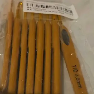 Mixed Size Crochet Needle Set, 8 Counts/set Soft Touch Crochet Hook, Suitable for Home Yarn Crafts