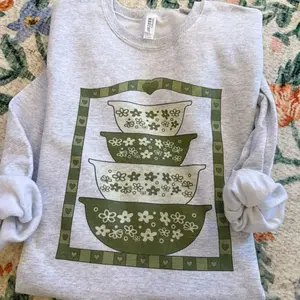 Vintage Pyrex Sweatshirt, Retro Kitchenware Graphic Pullover, Cottagecore Baking Aesthetic Crewneck, Cozy Gift for Pyrex Collectors & Home Cooks