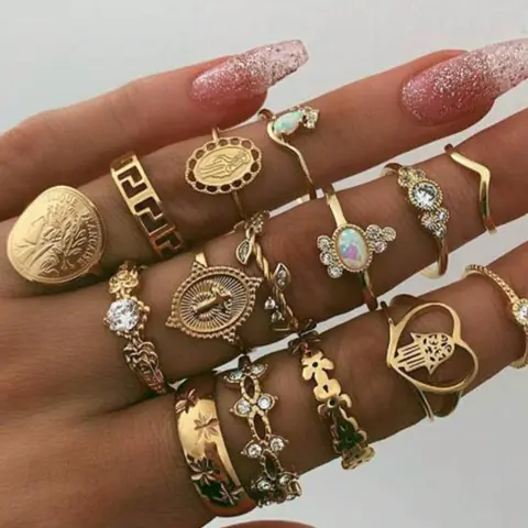 15-Piece Vintage-Inspired Gold Coin Cross Pattern Ring Set Vintage Rings Jewelry Statement Multi Ring Elegant, Exquisite and Fashionable Rings Festive Gift