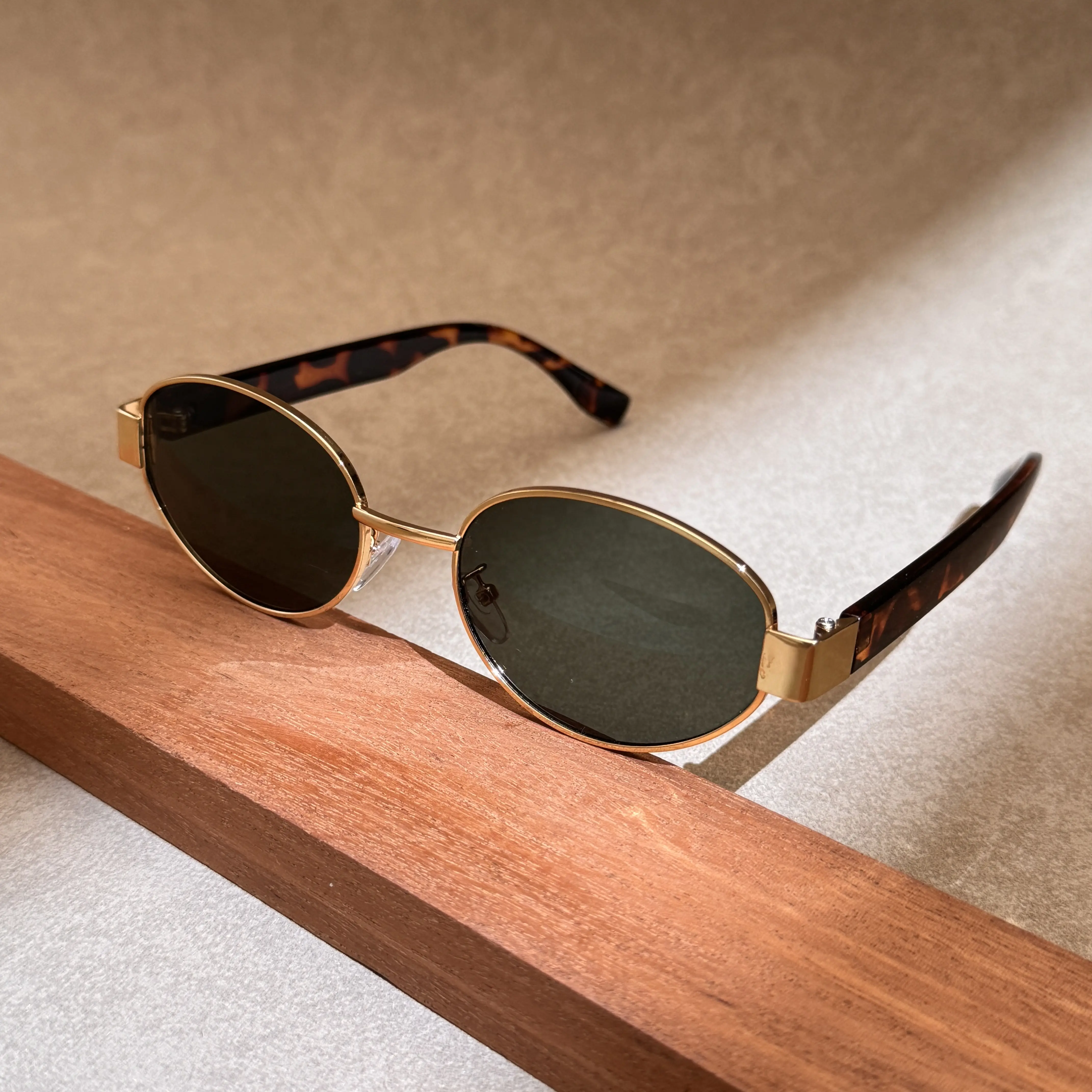 Women's Retro Oval Sunglasses - Gold Metal Frame, Tortoise Shell Arms, All-Season Versatile Shades for Flattering Various Face Types