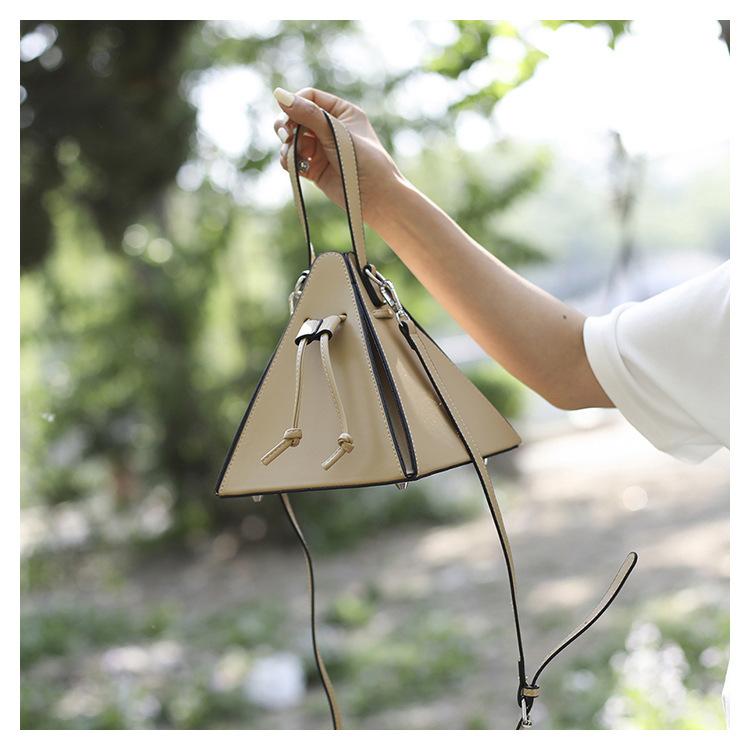 Retro Handheld Triangle Bag 2026 New Niche Design Trendy Women's Bag Ins Single Shoulder Crossbody Bag