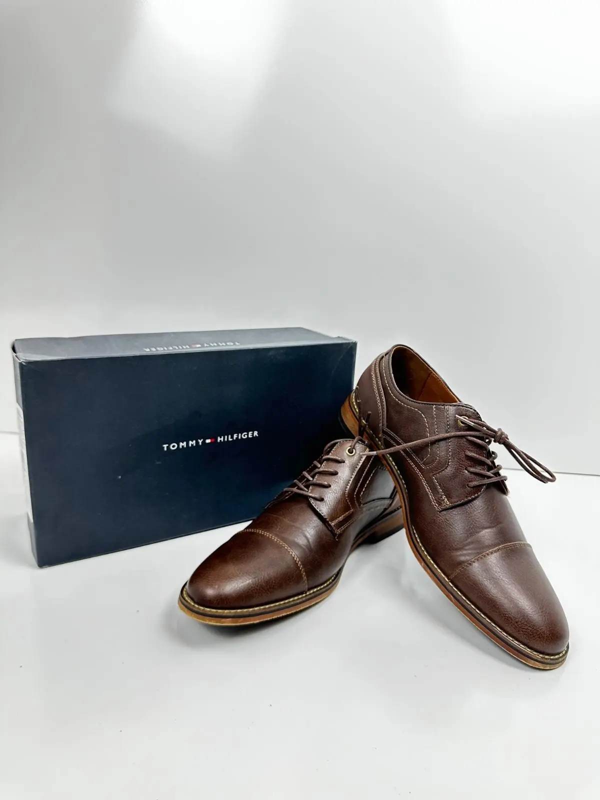 Tommy Hilfiger Mens Banly, Size 9.5M