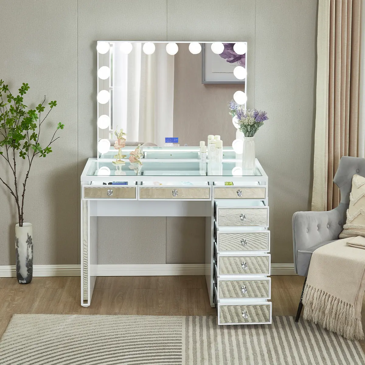 The stylish 8 - drawer dressing table is suitable for delicate homes, lighting up the exclusive makeup corner and vanity table.