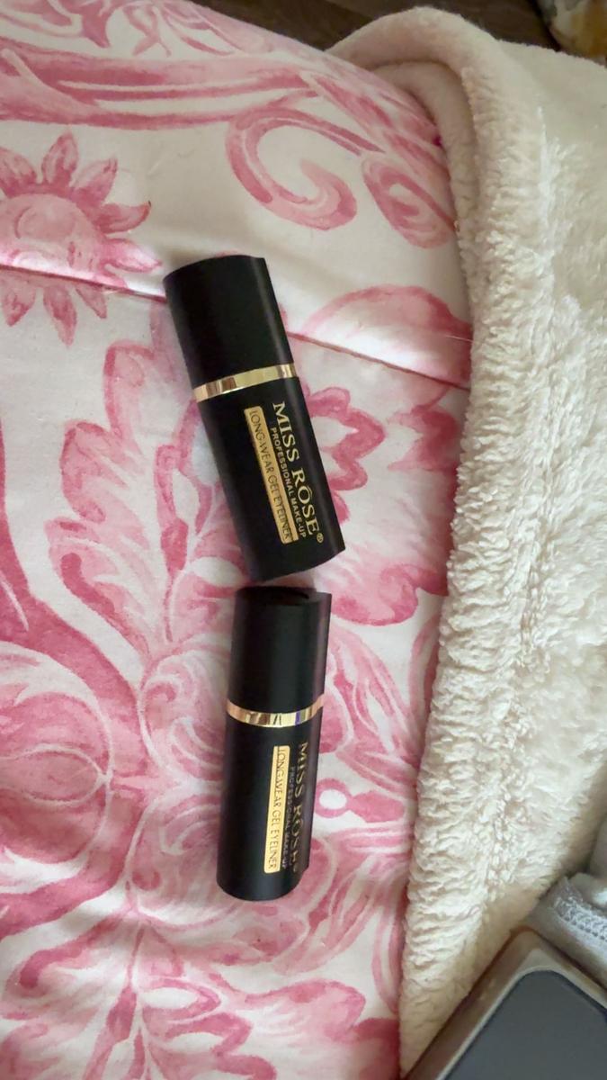 Item: 2 Counts, Black