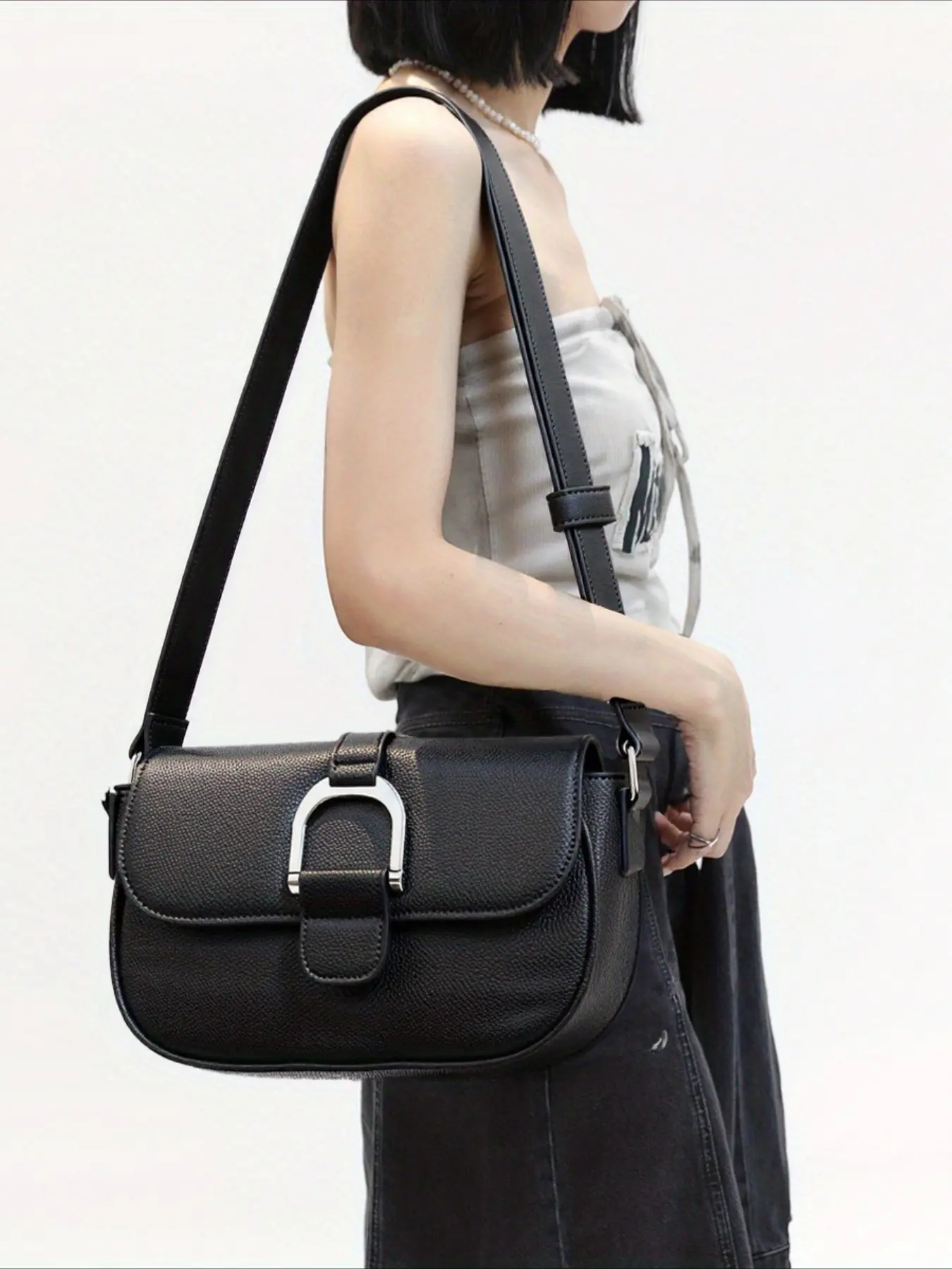 Casual and fashionable women's crossbody bag flip design crossbody bag Korean version retro saddle bag Stylish crossbody bag suitable for daily use and commuting Commuter crossbody bag Crossbody Shoulder Bag
