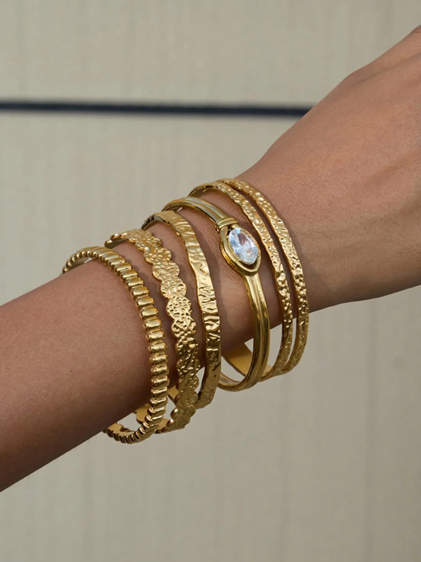 Ladies' Gold Bracelet, Fashion Wrist Jewelry, Bracelets Jewelry, 18k Gold-Plated Waterproof White Zircon Double-Layer Open Smooth Surface Simple Hammer Pattern Bohemian-Style Stackable Bracelet