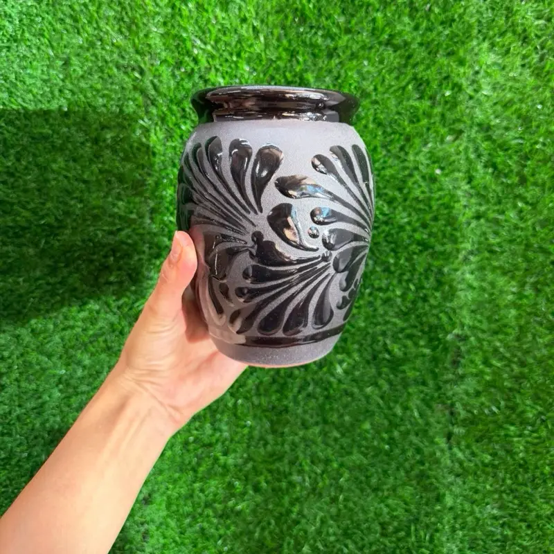 Handmade 1 Liter Relieve Cantarito Cielito Lindo-Negro Completo.