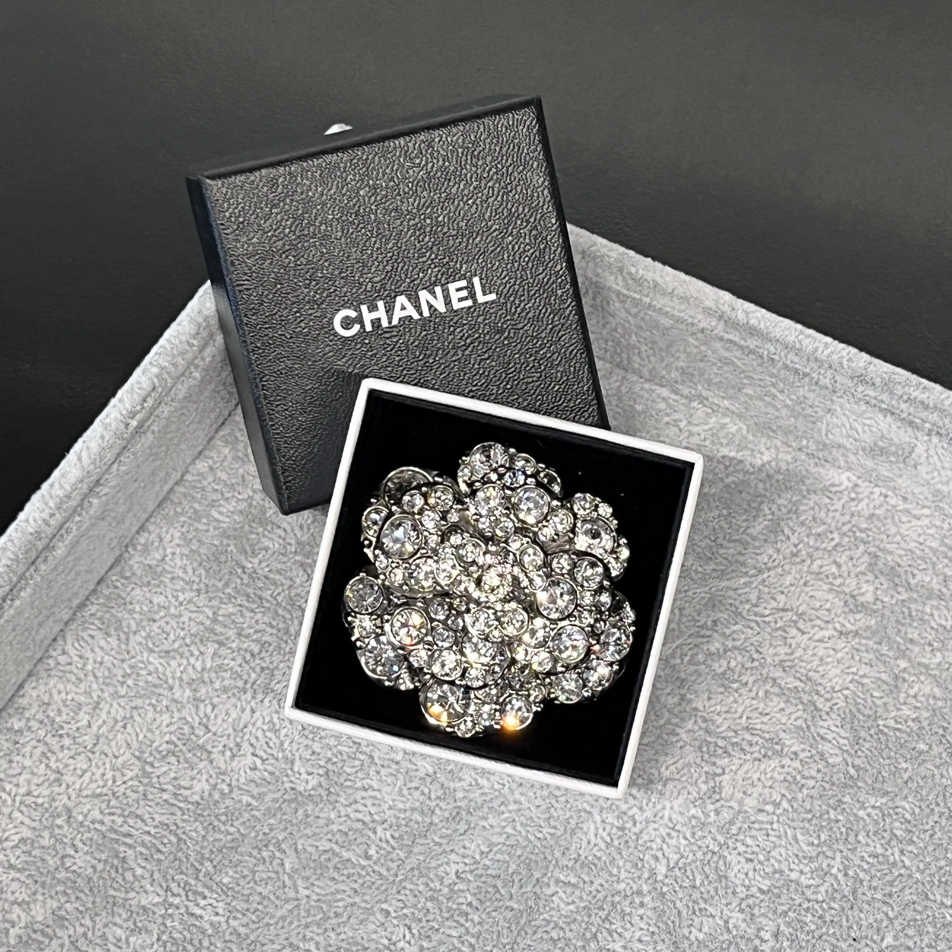 Pre-owned Chanel Camellia Rhinestone Brooch H6 vvvvv