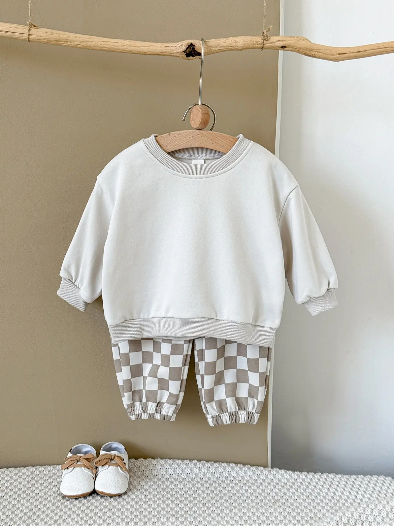 Spring Autumn New Baby Clothing Set, Outfits, Solid Color Apricot Sweatshirt + Plaid Design, Loose Fit Sportswear, Infant Basic