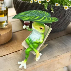 Cute Frog Mini Resin Ecological Tank Decoration, Vibrant Berries and Leaves, Indoor Outdoor Garden Ornament, Handmade Animal Decor, Garden Statue