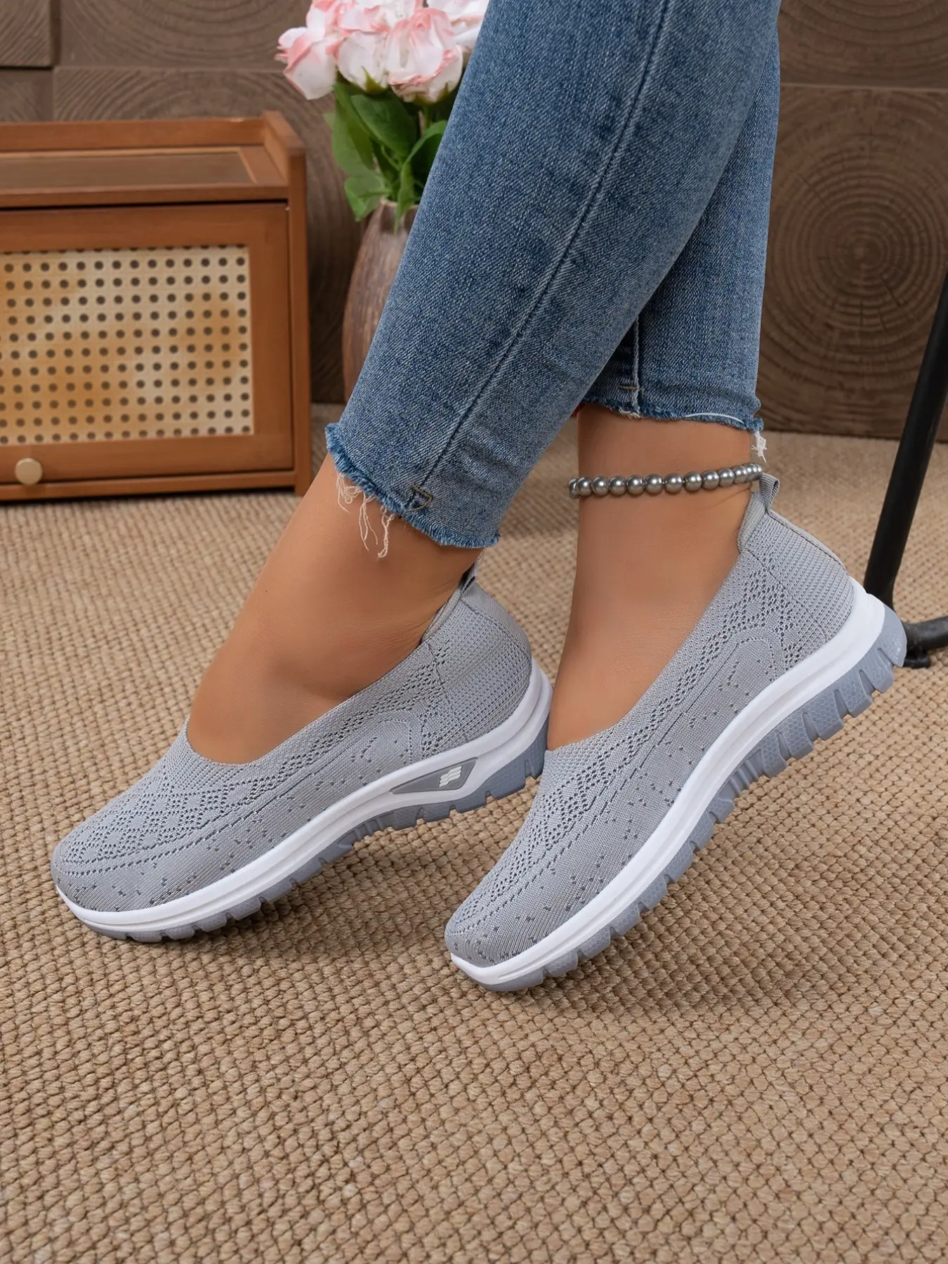Knitted Breathable Slip-On Women's Shoes, Comfortable Lightweight Casual Leisure Shoes, Soft Sole Anti-Slip Mom Shoes, Mid-Aged Walking Shoes, Multiple Colors Available, Lightweight Slip Ons
