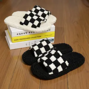Checkerboard pattern lamb hair slippers for women suitable for indoor and outdoor use new autumn-winter style anti-slip function Girl Footwear Walking Shoes Flipflop
