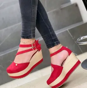 Flor en tono rojo y oscuro Sandal Platform Shoe with 8 cm Height Comfortable Design Beaded Decorative Elements Footwear for Girls Women Summer Flatform Parent
