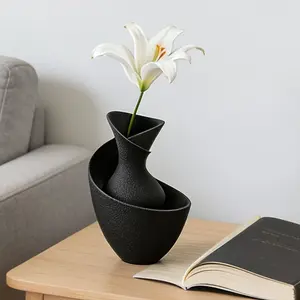 Minimalist Luxury Decorative Vase With Flowers, Living Room Hall Table Flower Arrangement Ornament, Nordic Style Artistic Dried Flower Container, Home Soft Decoration Atmosphere Craft