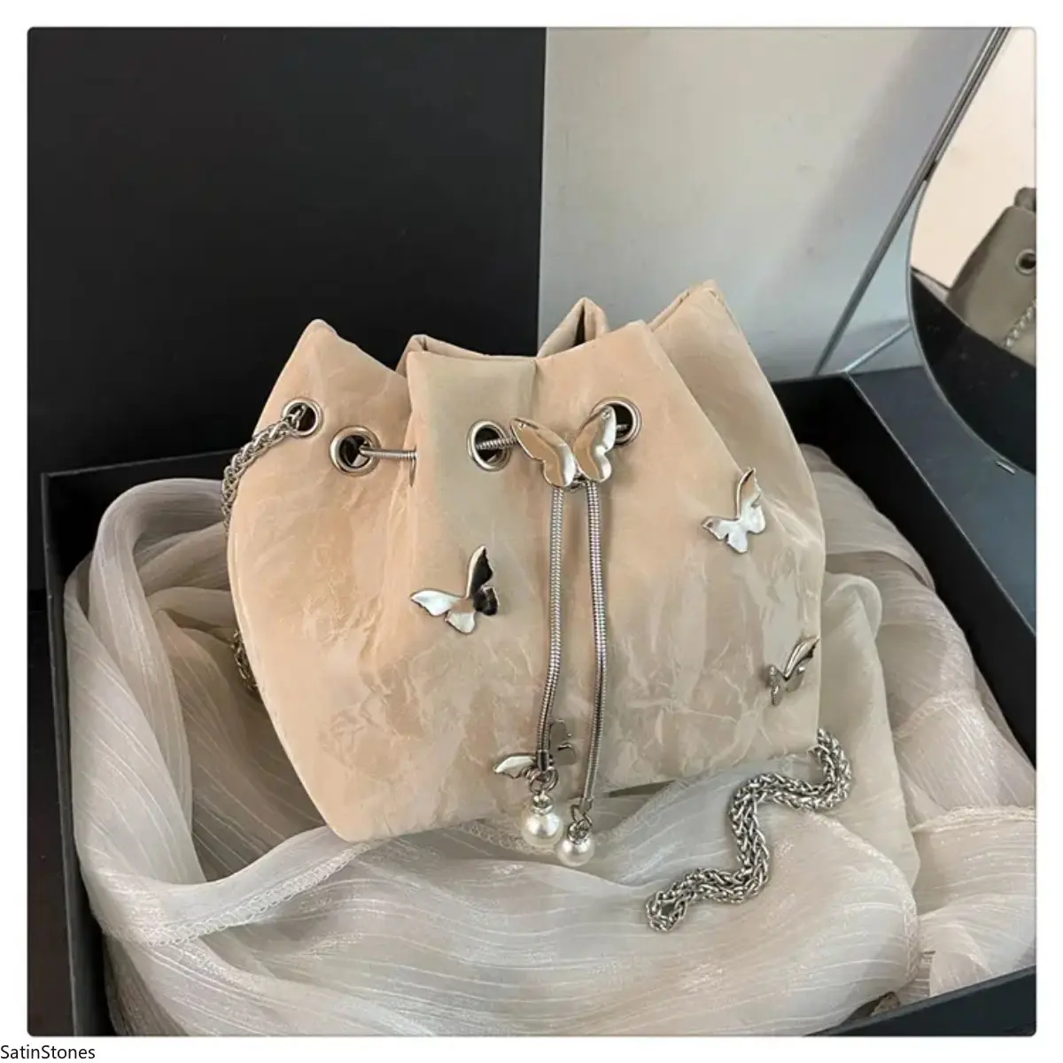 Casual Elegant Pleated Drawstring Butterfly Shoulder Messenger Bag, Versatile Chain Bucket Bag with Secure Closure for Everyday Sports & Outdoor Use