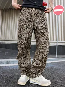 One men’s cargo wide-leg casual pants with leopard print—urban relaxed style. High-rise drawstring waist paired with an all-over leopard print and cargo pockets. Smooth fabric drapes comfortably, and the loose wide-leg cut flatters the legs. Suitable for